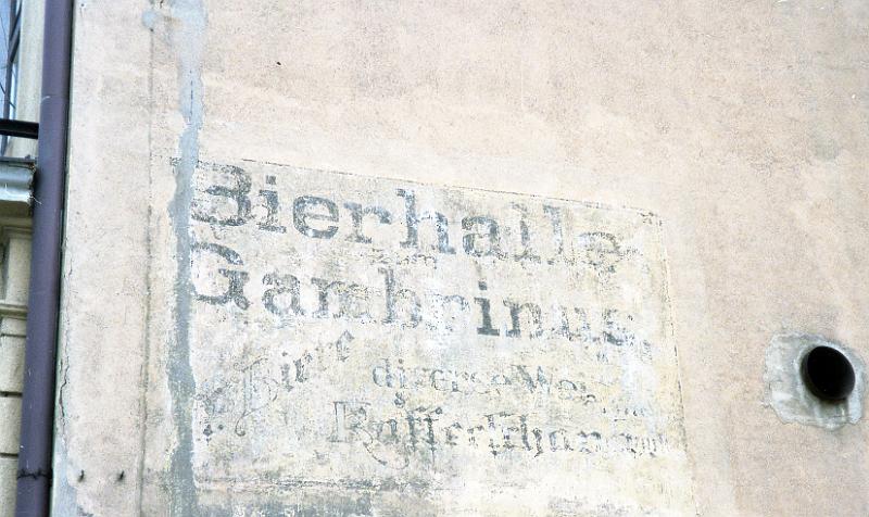 Tschechien-Frydlandt, 17.6.1995 (1).jpg - Bierhalle Gambrinus, ff. Biere, diverse Weine & Kaffeeschank